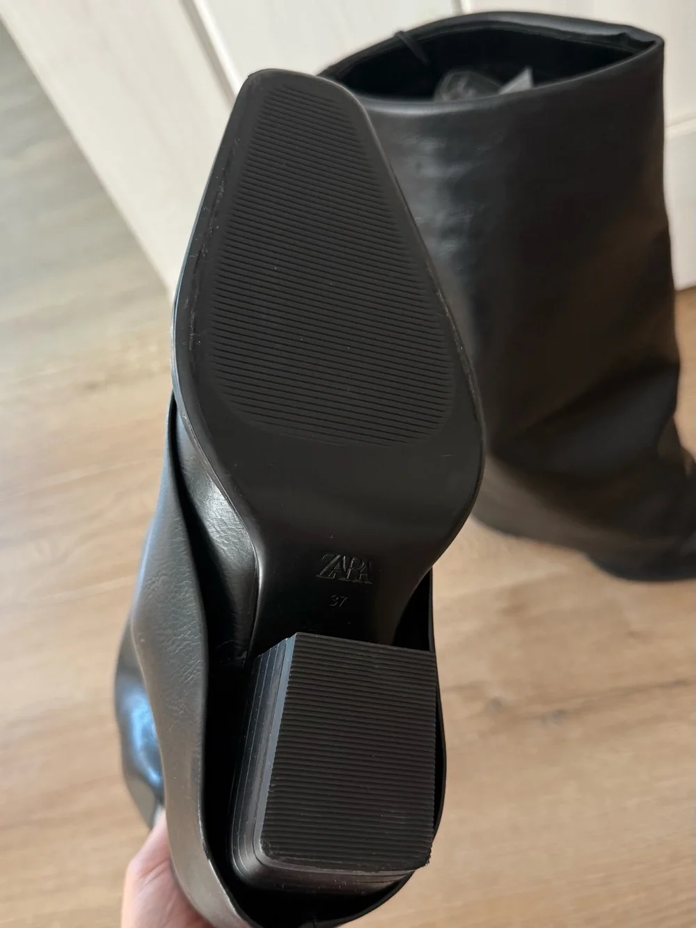 👢🖤ZARA 37 Heeled Knee-High Gaiter Boots - Black